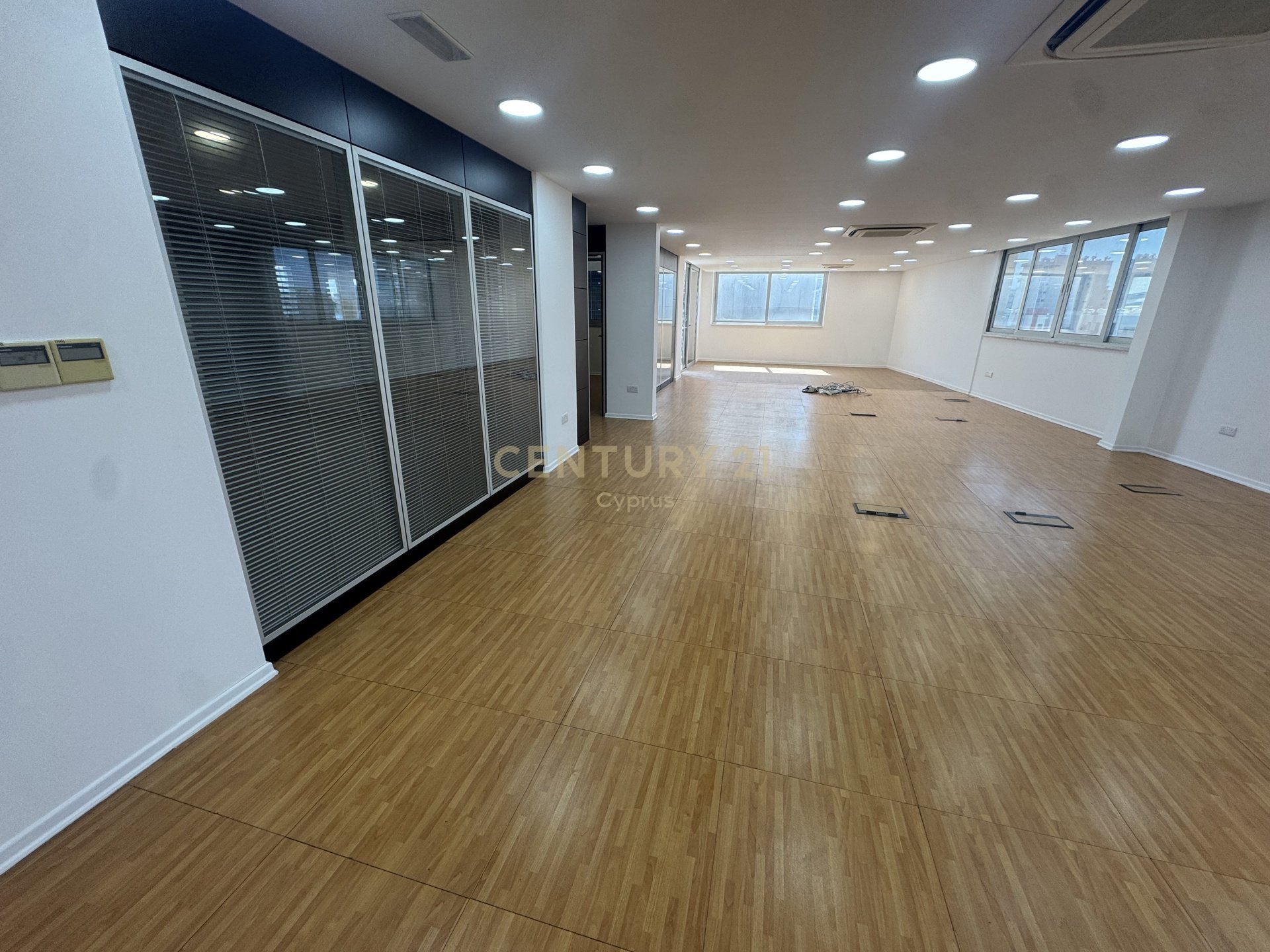 Офис 300м2 в Агиос Афанасиос, Лимасол, Кипр № 58567