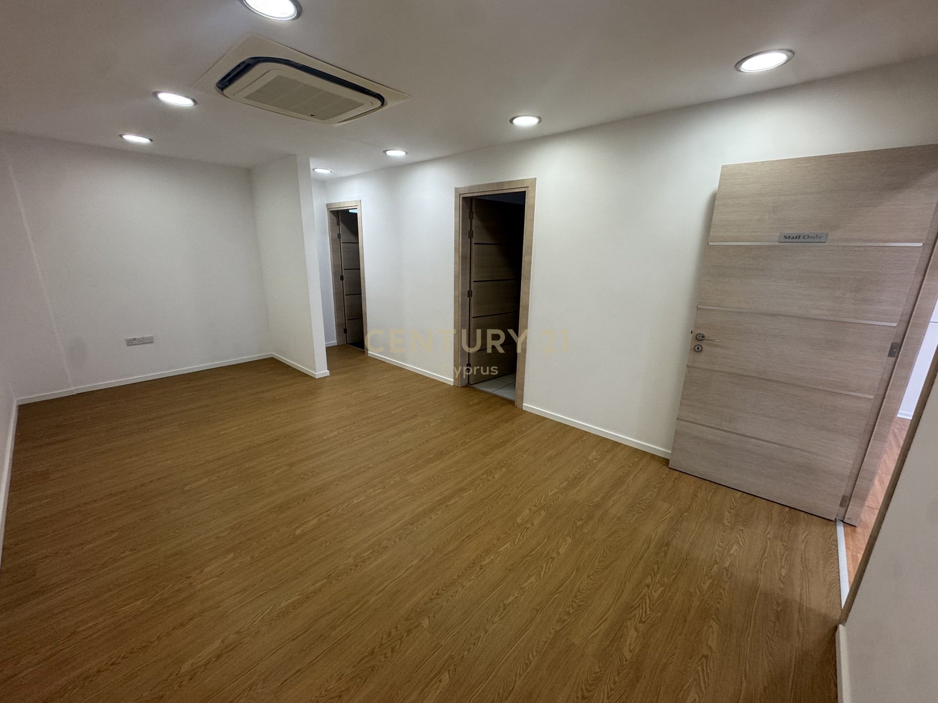Офис 300м2 в Агиос Афанасиос, Лимасол, Кипр № 58567