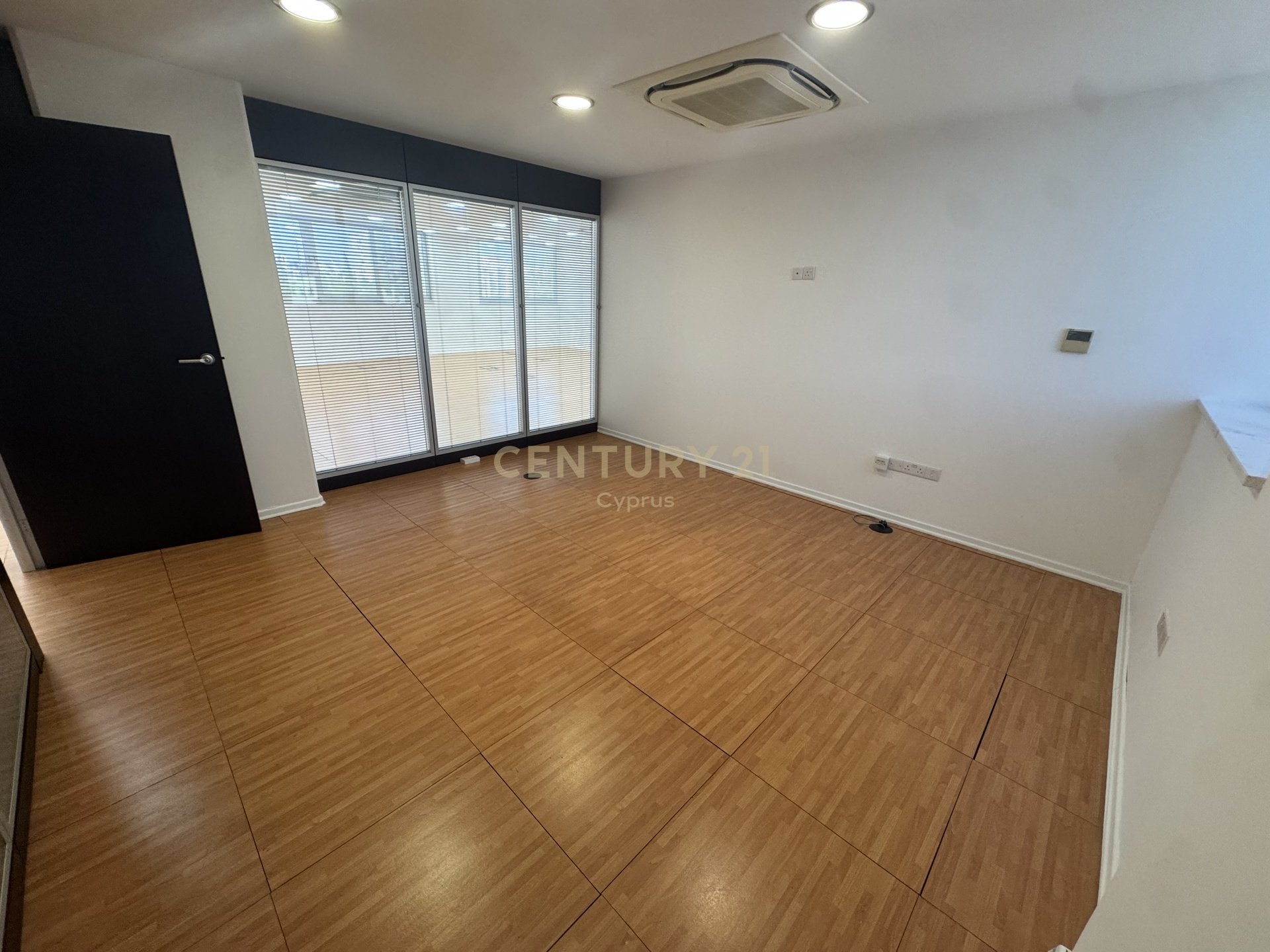 Офис 300м2 в Агиос Афанасиос, Лимасол, Кипр № 58567