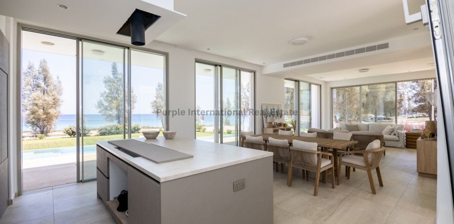 7 bedrooms Villa in Paralimni, Ammochostos, Cyprus No. 36879