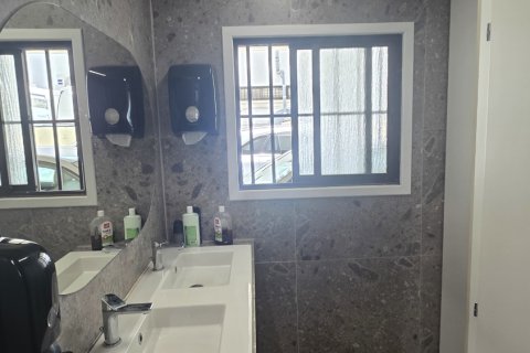 201m2 Tienda en Nicosia,  No. 52504 3