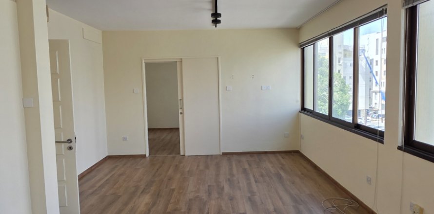 107m2 Bureau à Nicosia,  No. 52506