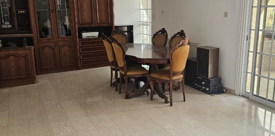 4 bedrooms Apartment in Larnaca, Larnaka,  No. 52509