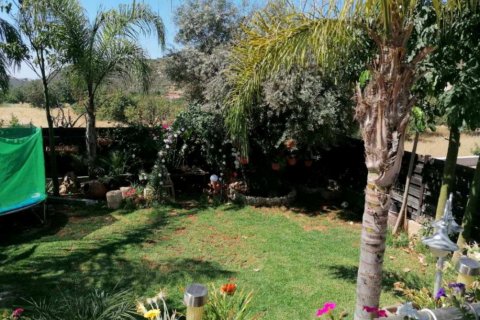 6 bedrooms Villa in Limassol, No. 38448 9