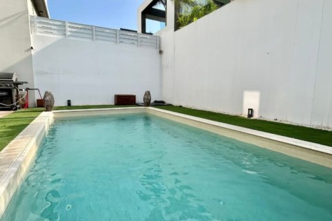 3 bedrooms Villa in Larnaka,  No. 40430 16