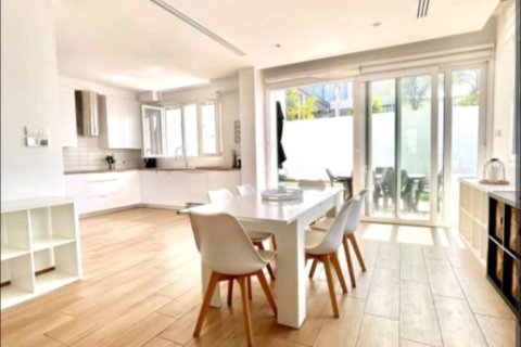 3 bedrooms Villa in Larnaka,  No. 40430 4