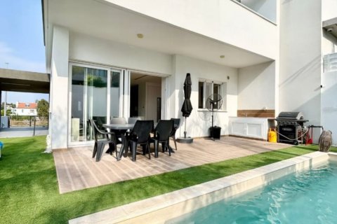 3 bedrooms Villa in Larnaka,  No. 40430 17