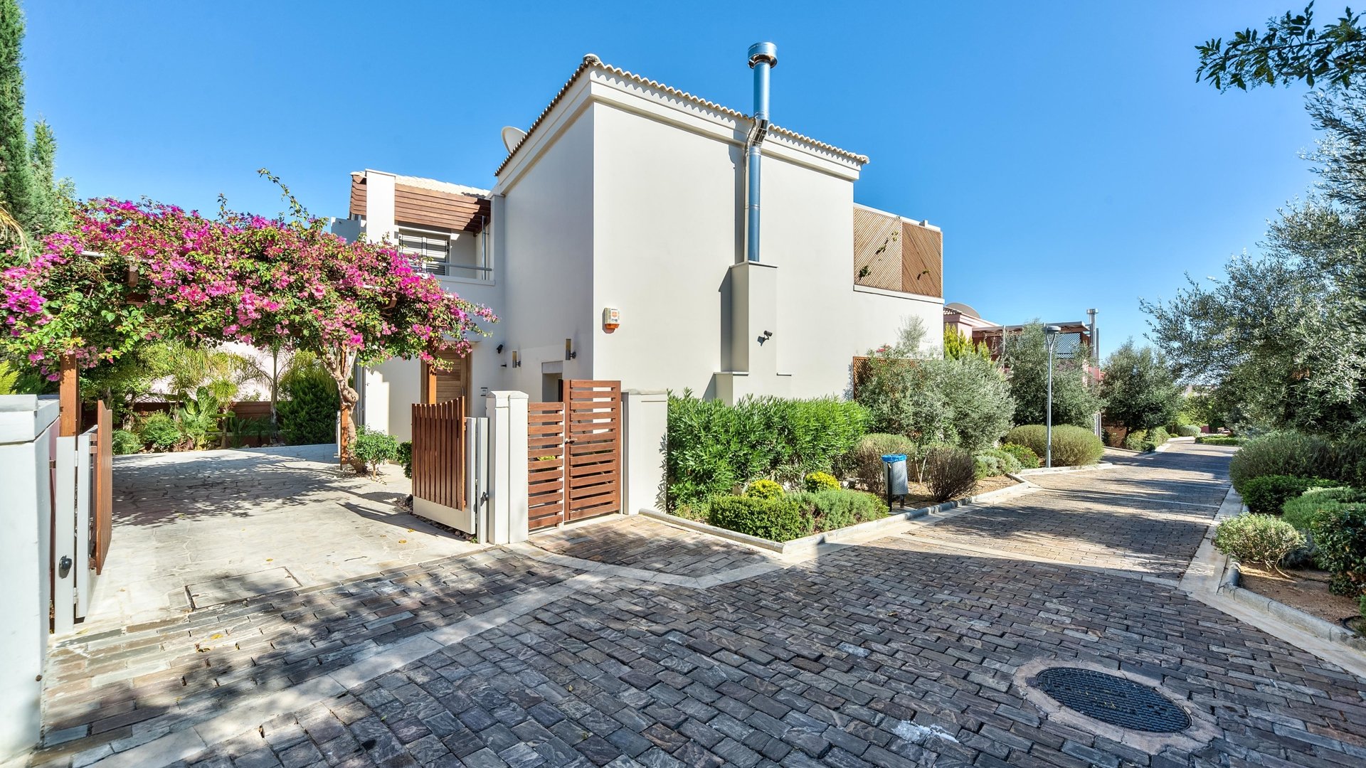 5 bedrooms Villa in Limassol, Cyprus No. 28017