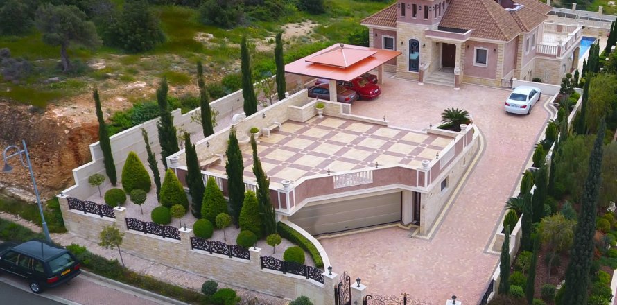 6 bedrooms Villa in Kouklia, Paphos,  No. 45461