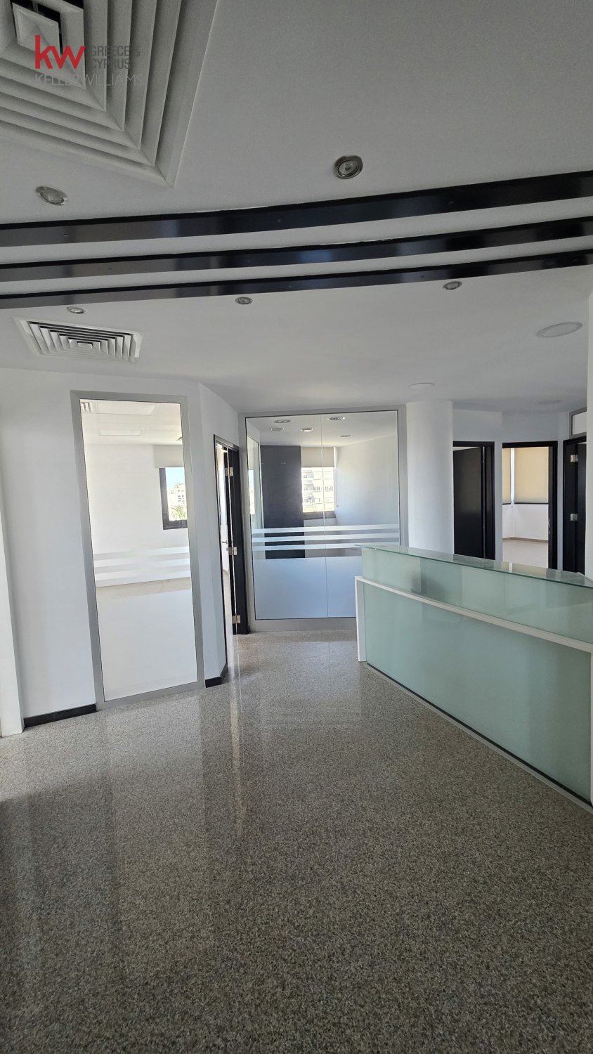 Офис 200м2 в Строволос, Никосия, Кипр № 50560