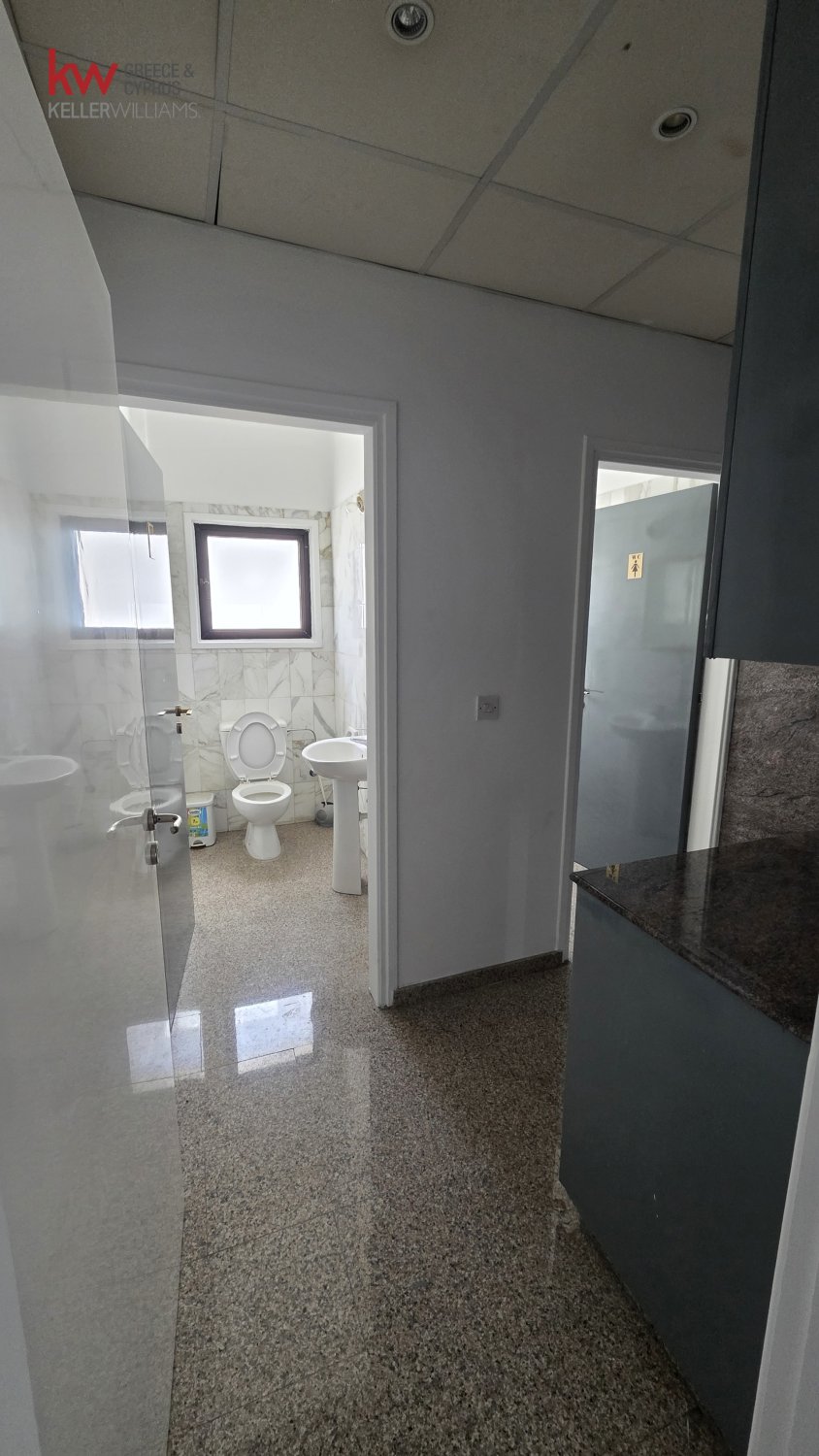 Офис 200м2 в Строволос, Никосия, Кипр № 50559