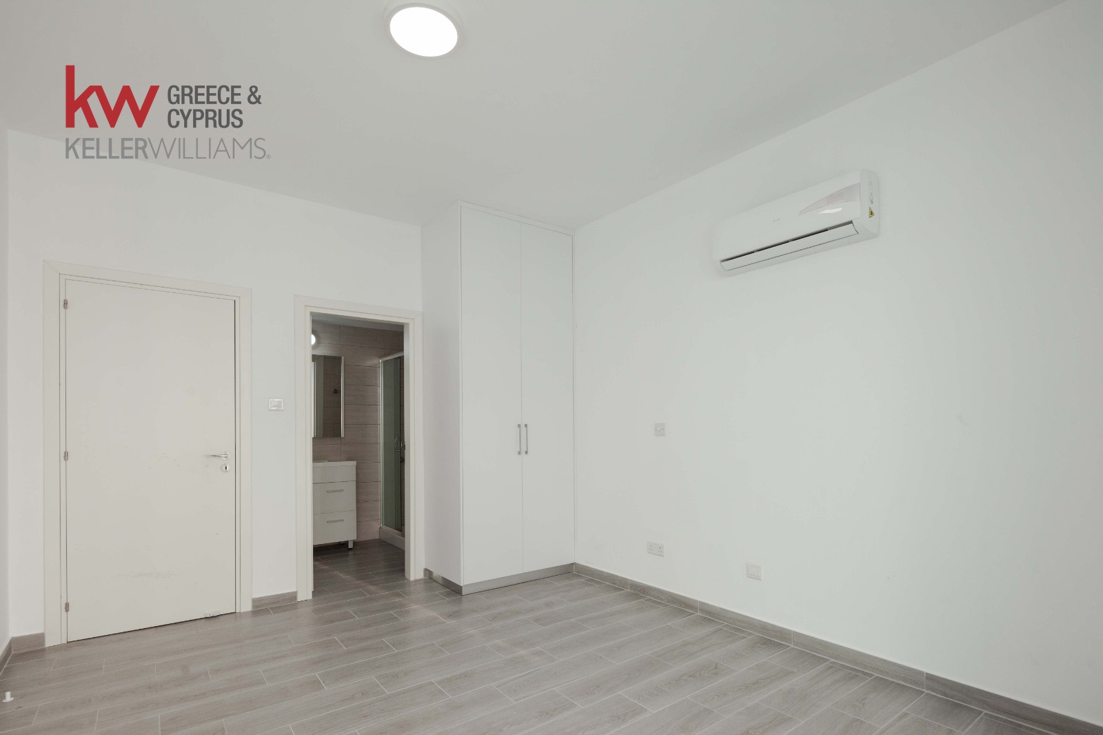 3 bedrooms Apartment in Larnaca, Larnaka, Cyprus No. 39732