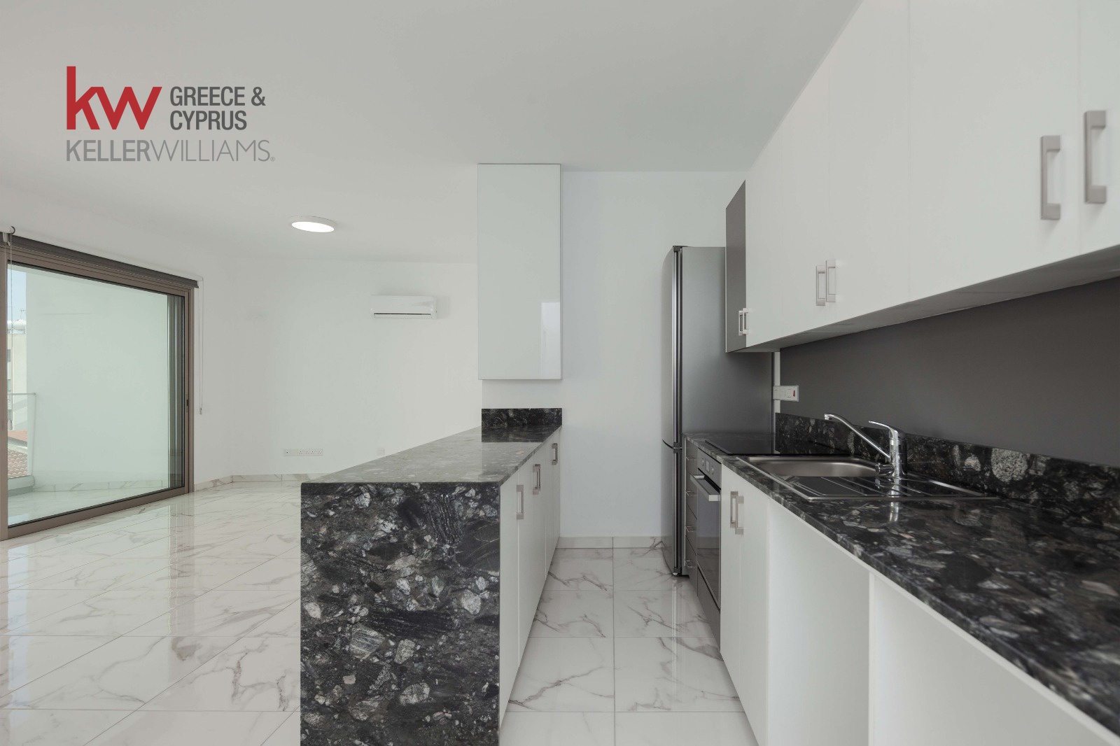 3 bedrooms Apartment in Larnaca, Larnaka, Cyprus No. 39732