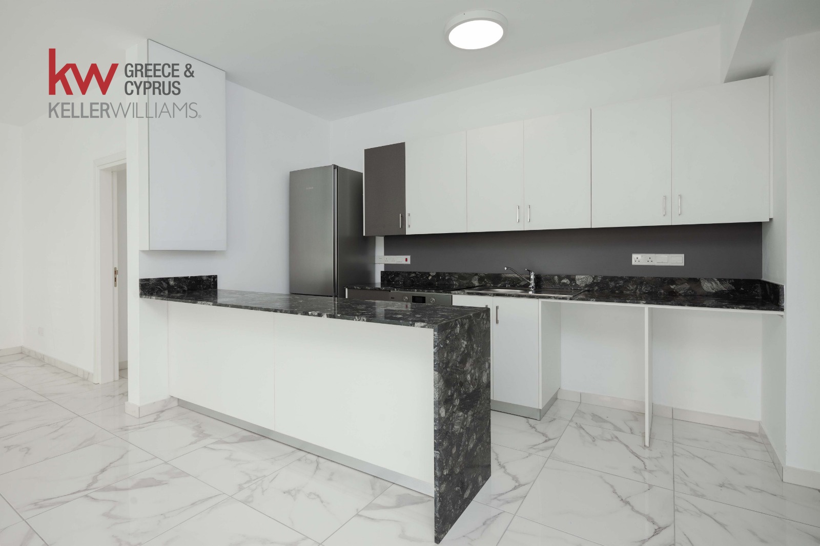 3 bedrooms Apartment in Larnaca, Larnaka, Cyprus No. 39732