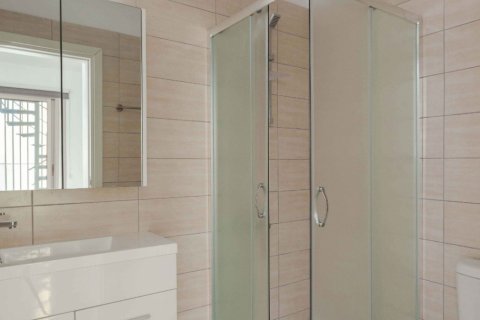 3 bedrooms Apartment in Larnaca, Larnaka,  No. 39732 16