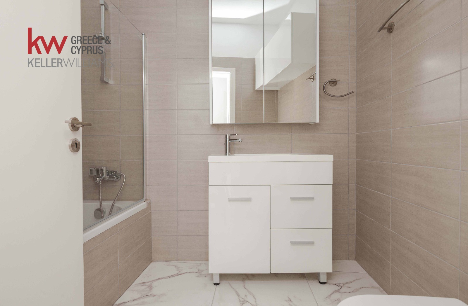 3 bedrooms Apartment in Larnaca, Larnaka, Cyprus No. 39732