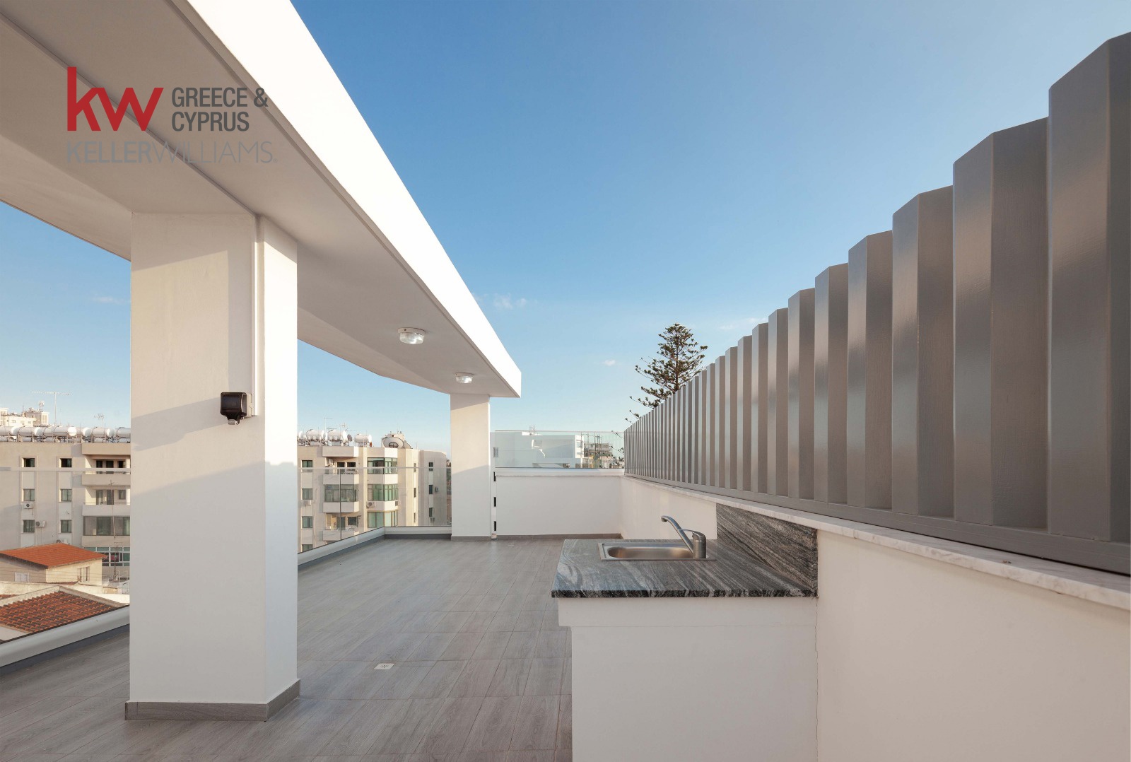 3 bedrooms Apartment in Larnaca, Larnaka, Cyprus No. 39732