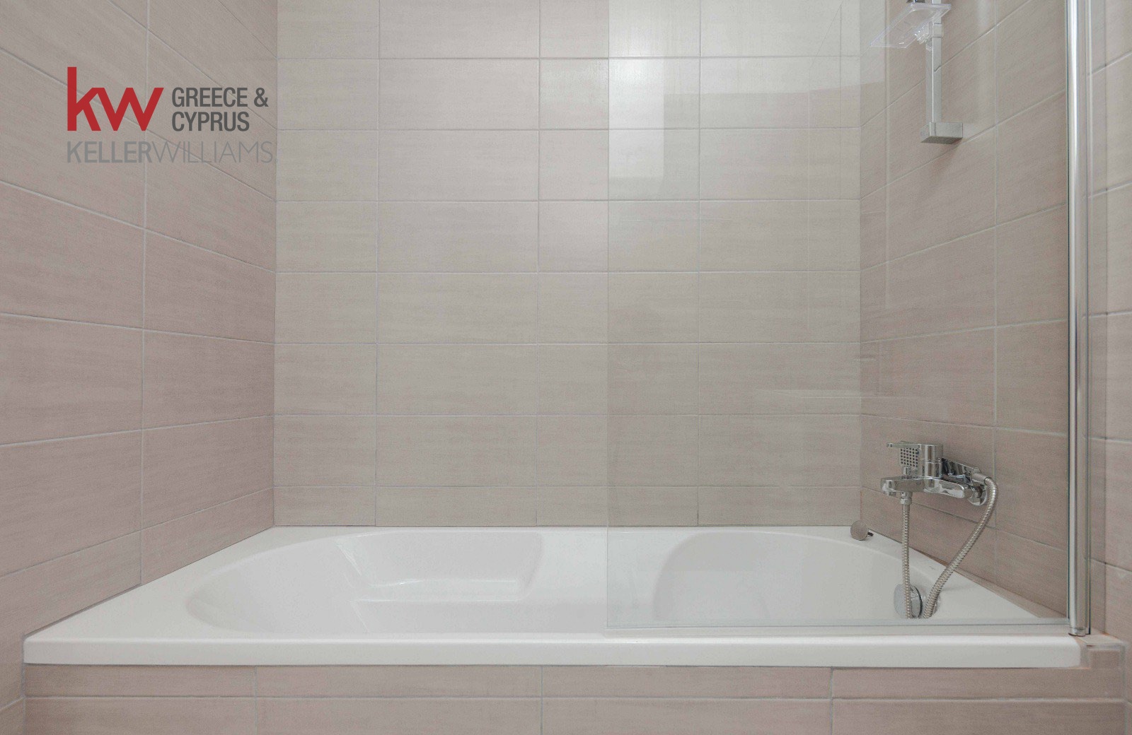3 bedrooms Apartment in Larnaca, Larnaka, Cyprus No. 39732