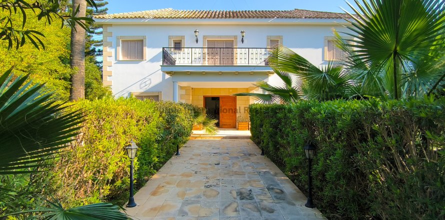 5 bedrooms Villa in Aradippou, Larnaka, No. 39131
