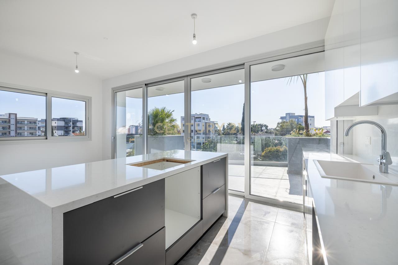 2 bedrooms Apartment in Limassol, Cyprus No. 35502