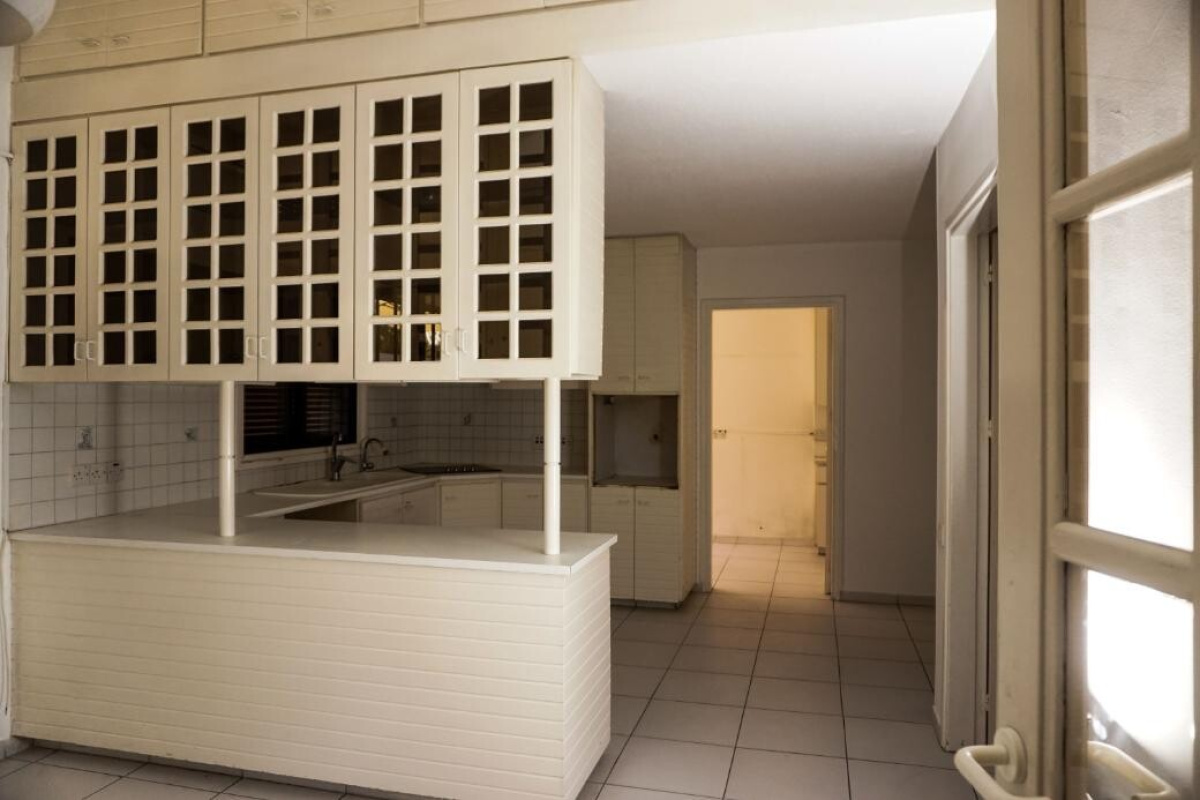 345m2 Villa in Nicosia, Cyprus No. 38968