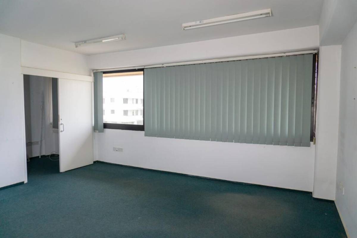 331m2 Commercial property in Nicosia, Cyprus No. 38967