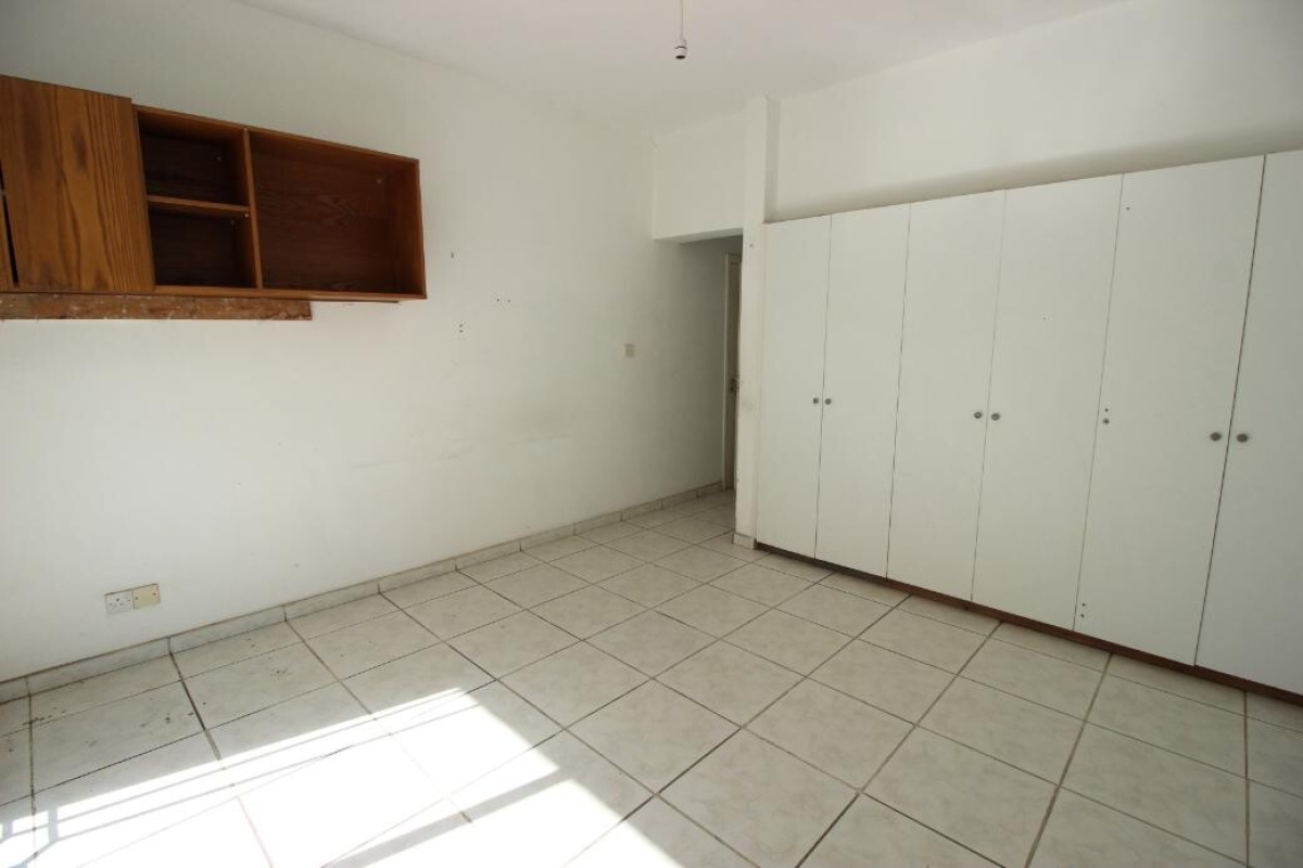 945m2 Commercial property in Nicosia, Cyprus No. 38969