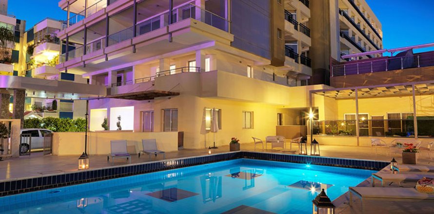 Квартира с 2 спальнями в Агиос Тихонас, Лимасол, № 44809