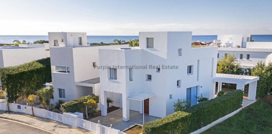 3 bedrooms Villa in Coral Bay, Pegeia, Paphos,  No. 37831