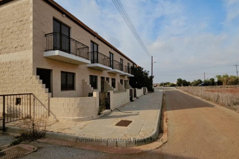 Таунхаус с 2 спальнями в Лиопетри, Аммохостос, Кипр № 37165 3