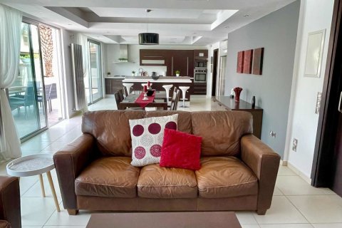 5 bedrooms Villa in Oroklini, Larnaka,  No. 39930 7