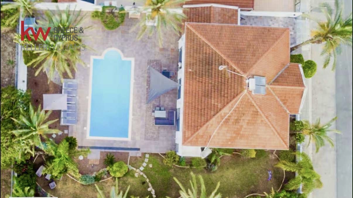 5 bedrooms Villa in Oroklini, Larnaka, Cyprus No. 39930