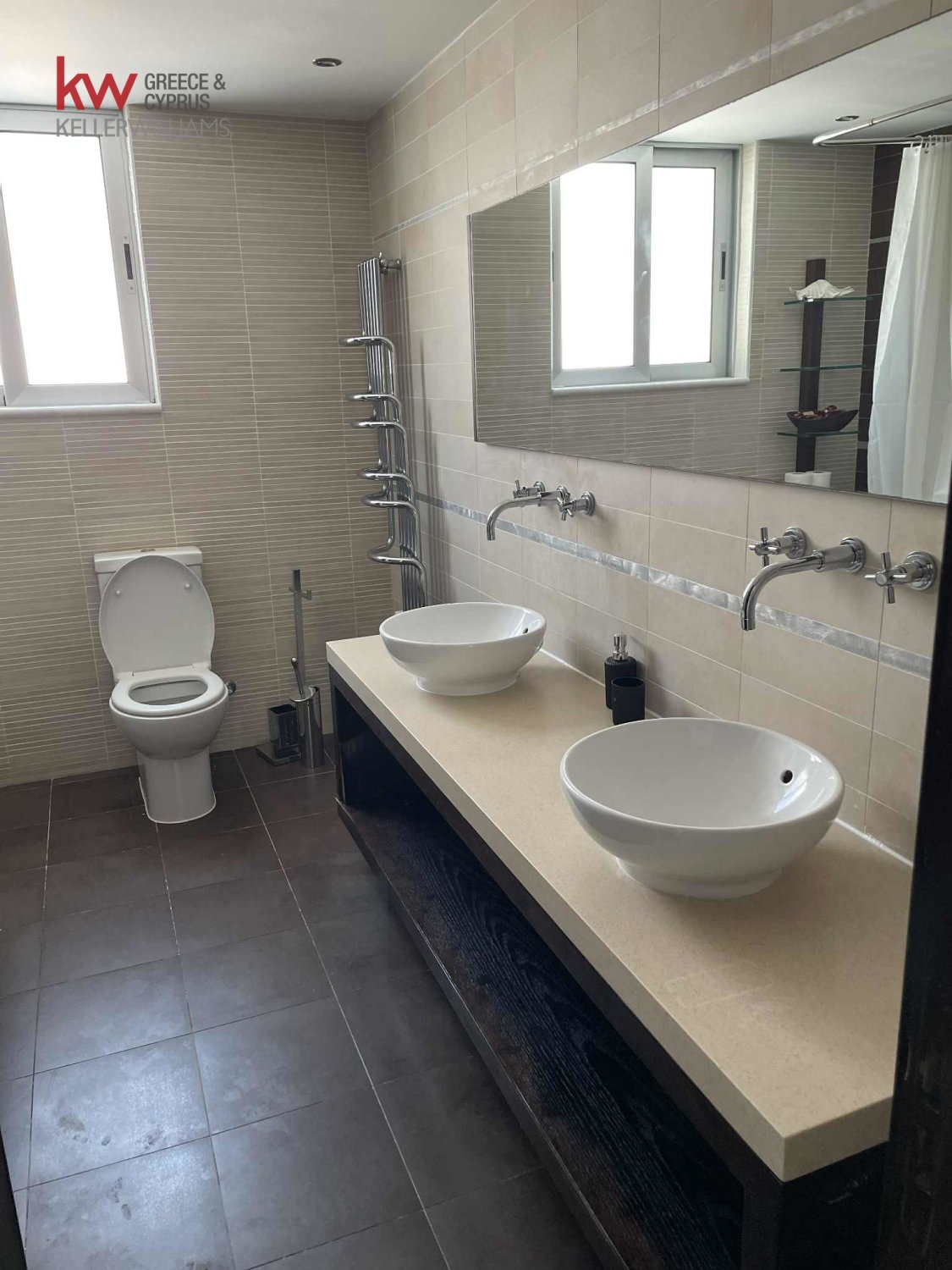 5 bedrooms Villa in Oroklini, Larnaka, Cyprus No. 39930