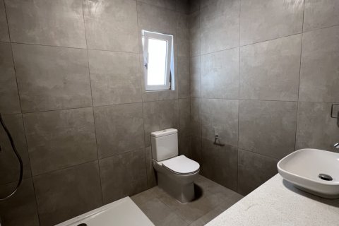 2 bedrooms Apartment in Larnaka,  No. 39933 16