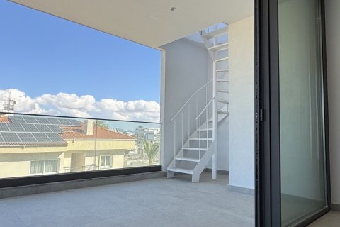 Квартира с 2 спальнями в Строволос, Никосия,  № 39931 3