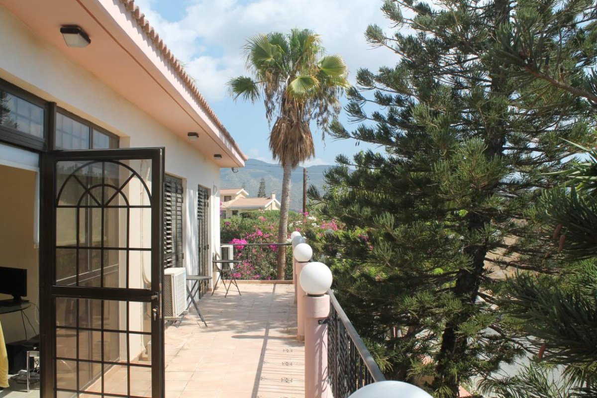 5 bedrooms Villa in Limassol, Cyprus No. 38344