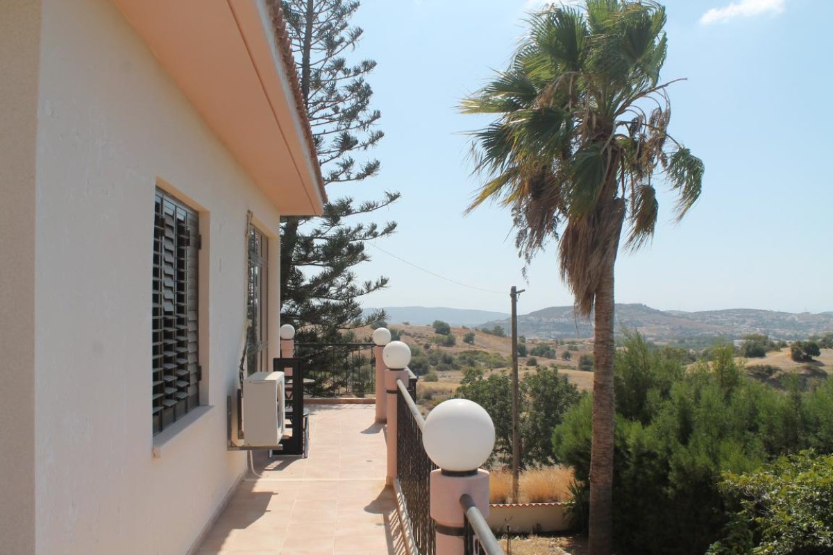 5 bedrooms Villa in Limassol, Cyprus No. 38344