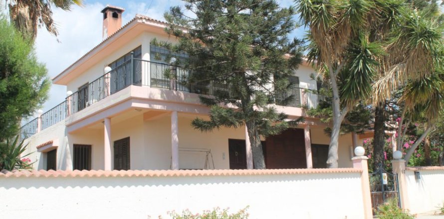 Вилла с 5 спальнями в Лимассол, Лимасол, № 38344