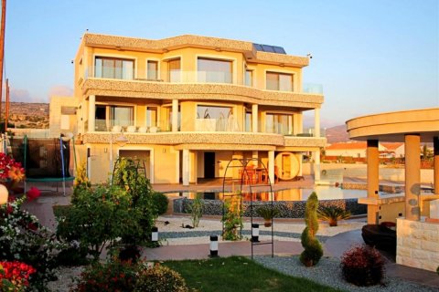 3 bedrooms Villa in Paphos,  No. 38537