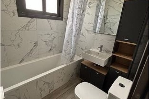 Квартира с 2 спальнями в Агиос Тихонас, Лимасол, Кипр № 37433 9