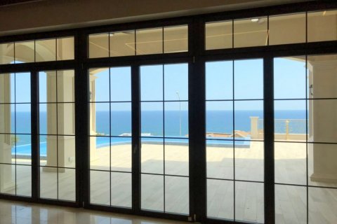 Вилла с 4 спальнями в Лимассол, Лимасол,  № 38425 3