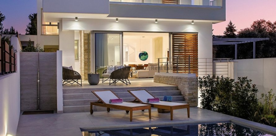 4 bedrooms Villa in Paphos, No. 39416