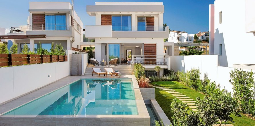 4 bedrooms Villa in Paphos,  No. 39416