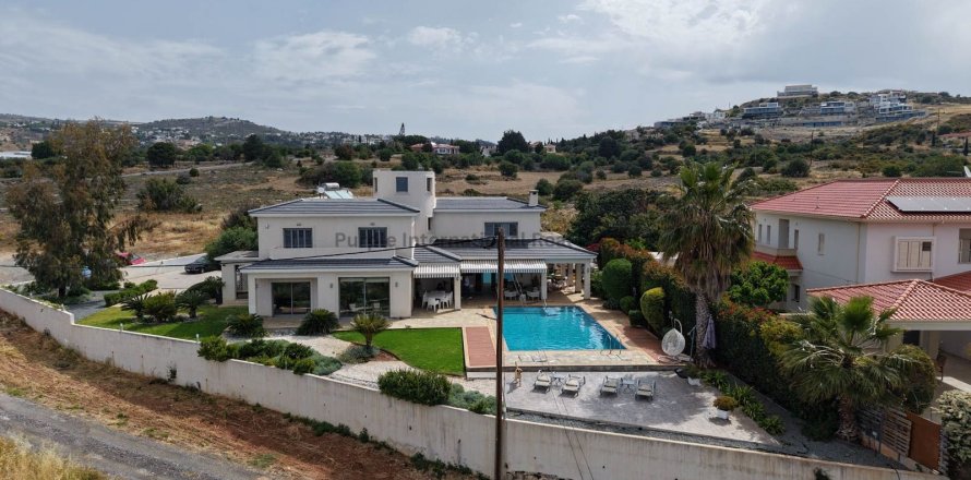 6 bedrooms Villa in Konia, Paphos,  No. 39417