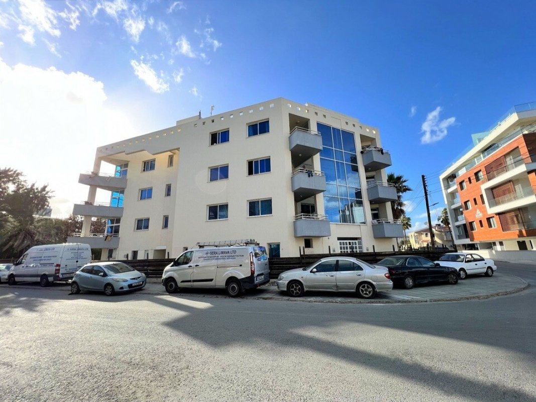 36 rooms Apartment in Larnaca, Larnaka, Cyprus No. 38999