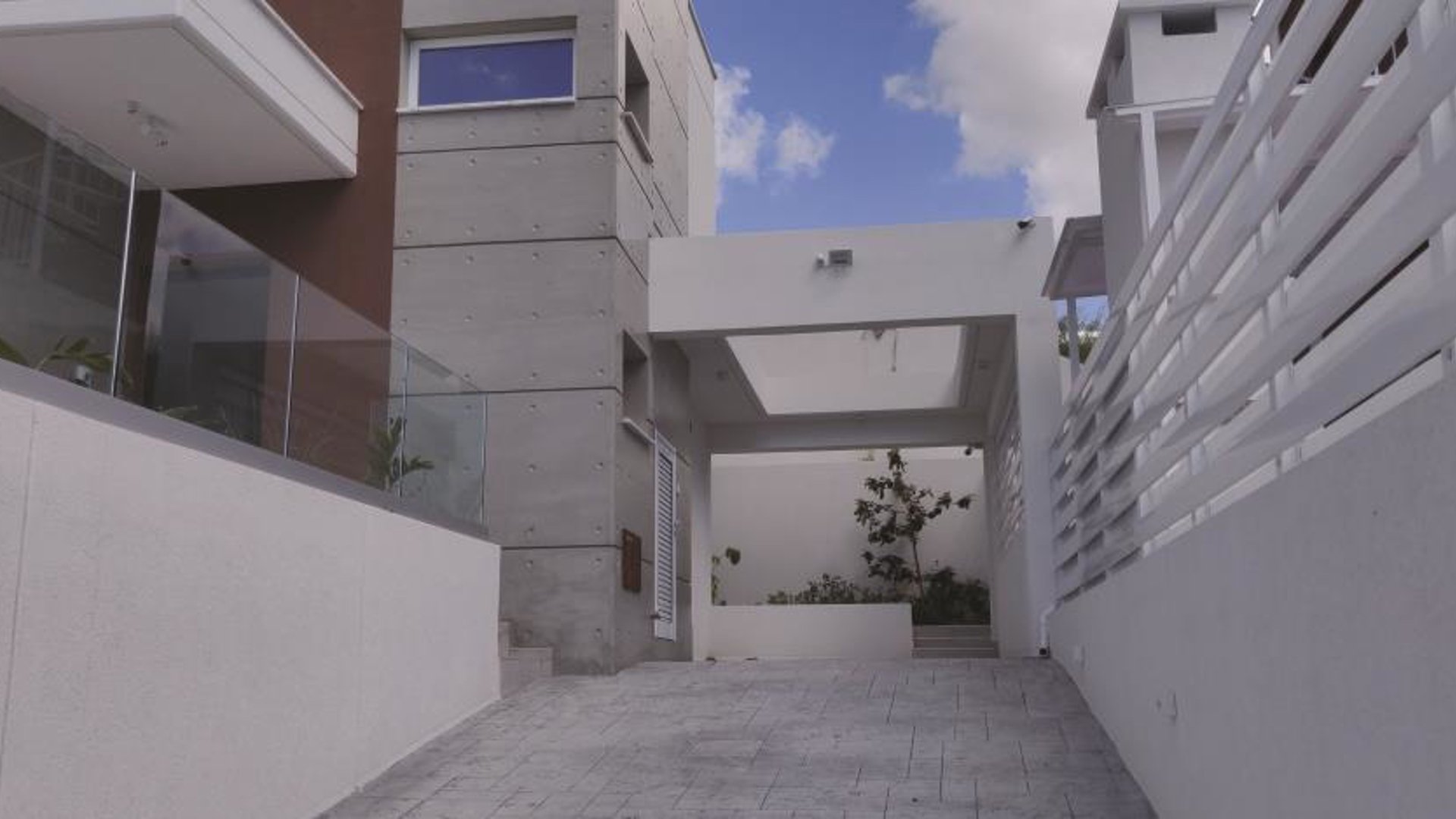 3 bedrooms Villa in Mouttagiaka, Limassol, Cyprus No. 25680