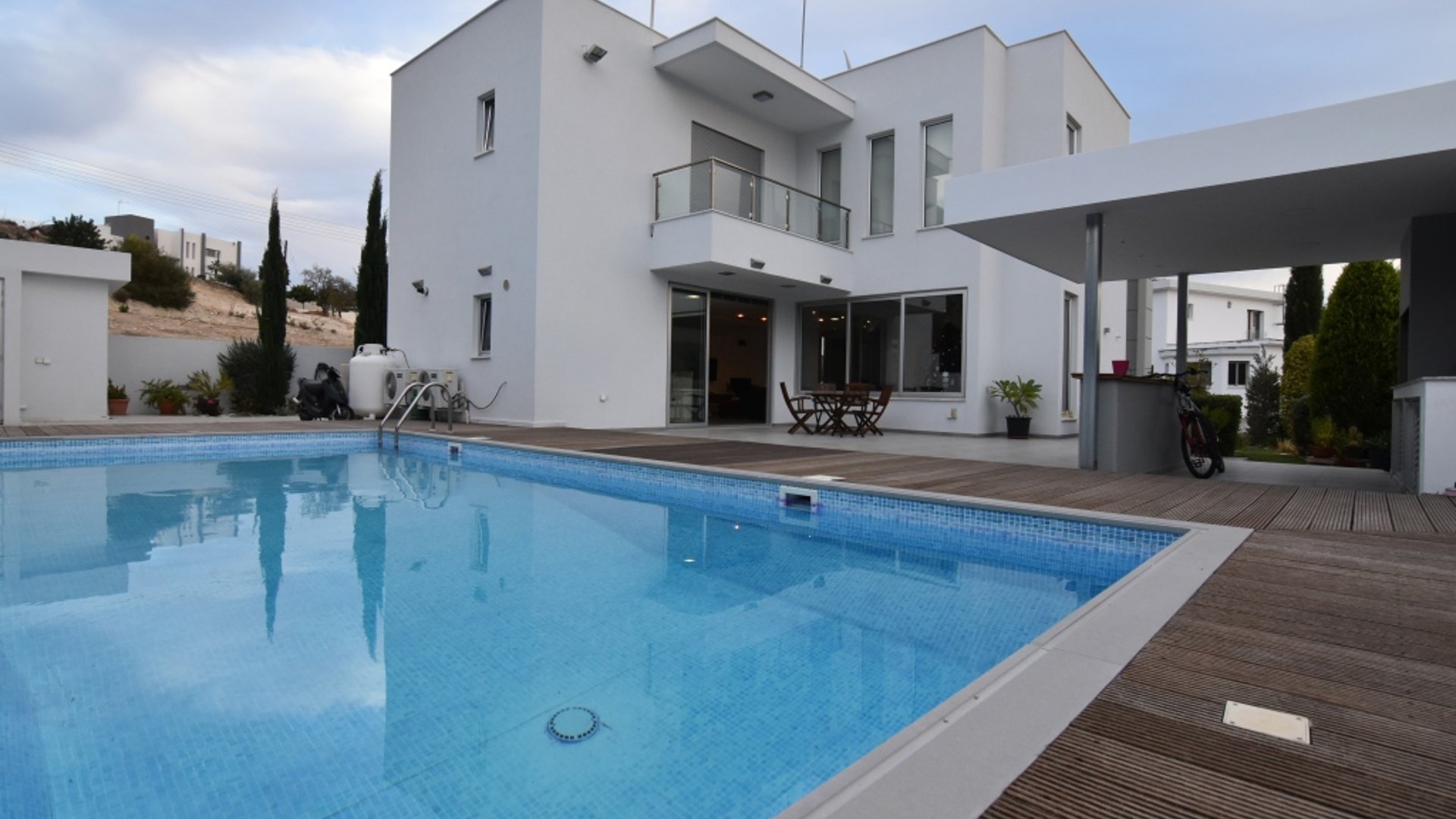 4 bedrooms Villa in Limassol, Cyprus No. 25679