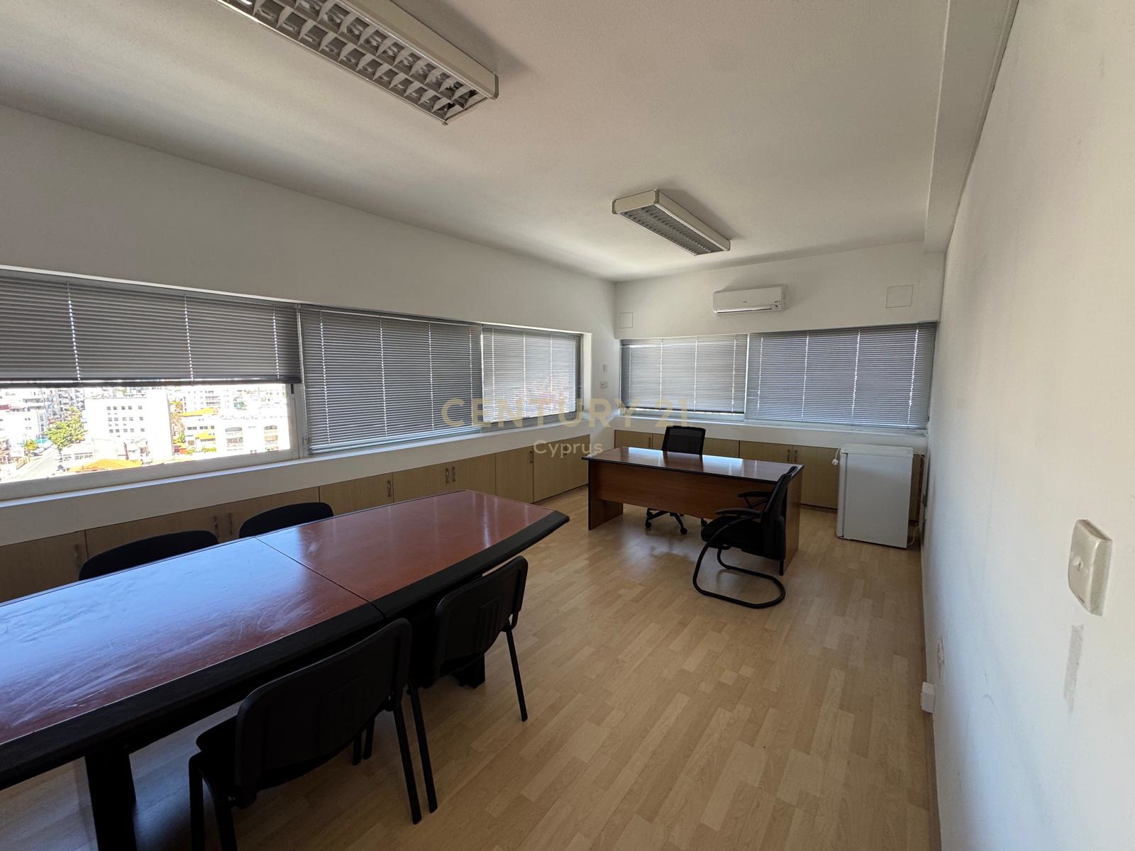 Офис 50м2 в Лимассол, Лимасол, Кипр № 57219