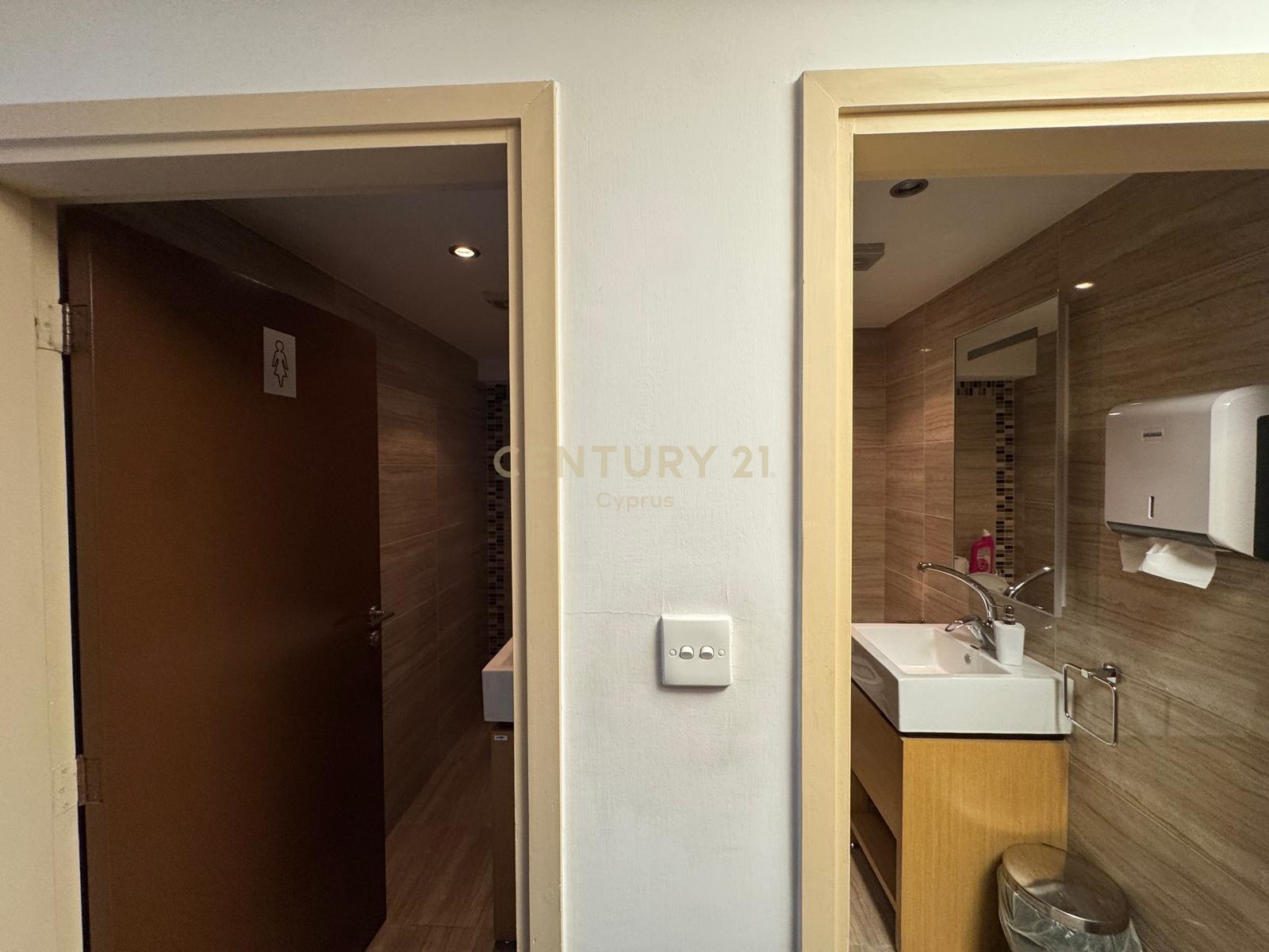 Офис 50м2 в Лимассол, Лимасол, Кипр № 57219