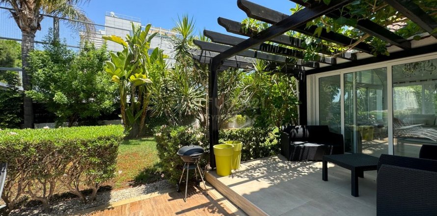 4 bedrooms Villa in Agios Athanasios, Limassol,  No. 25053